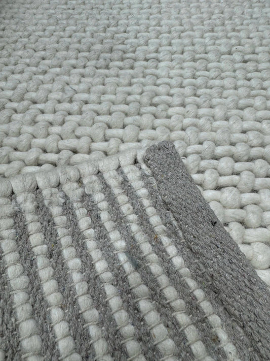 BAJADA DE CAMA LANA WHITE WOLF 0.80x120 - laalfombreria