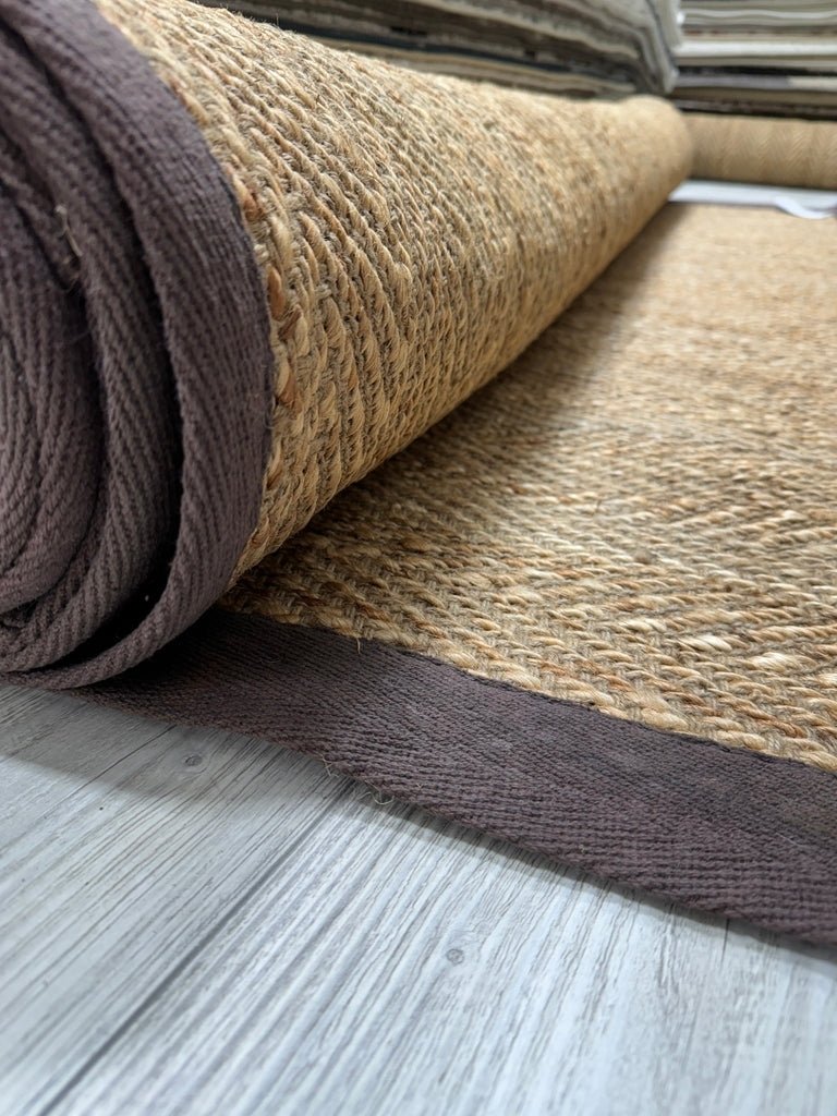 ALFOMBRA YUTE BORDE CAFE 160X230 - laalfombreria