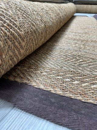 ALFOMBRA YUTE BORDE CAFE 160X230 - laalfombreria