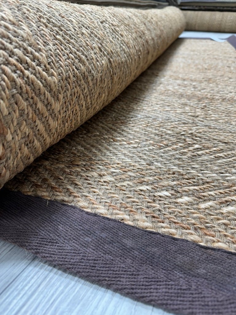 ALFOMBRA YUTE BORDE CAFE 160X230 - laalfombreria