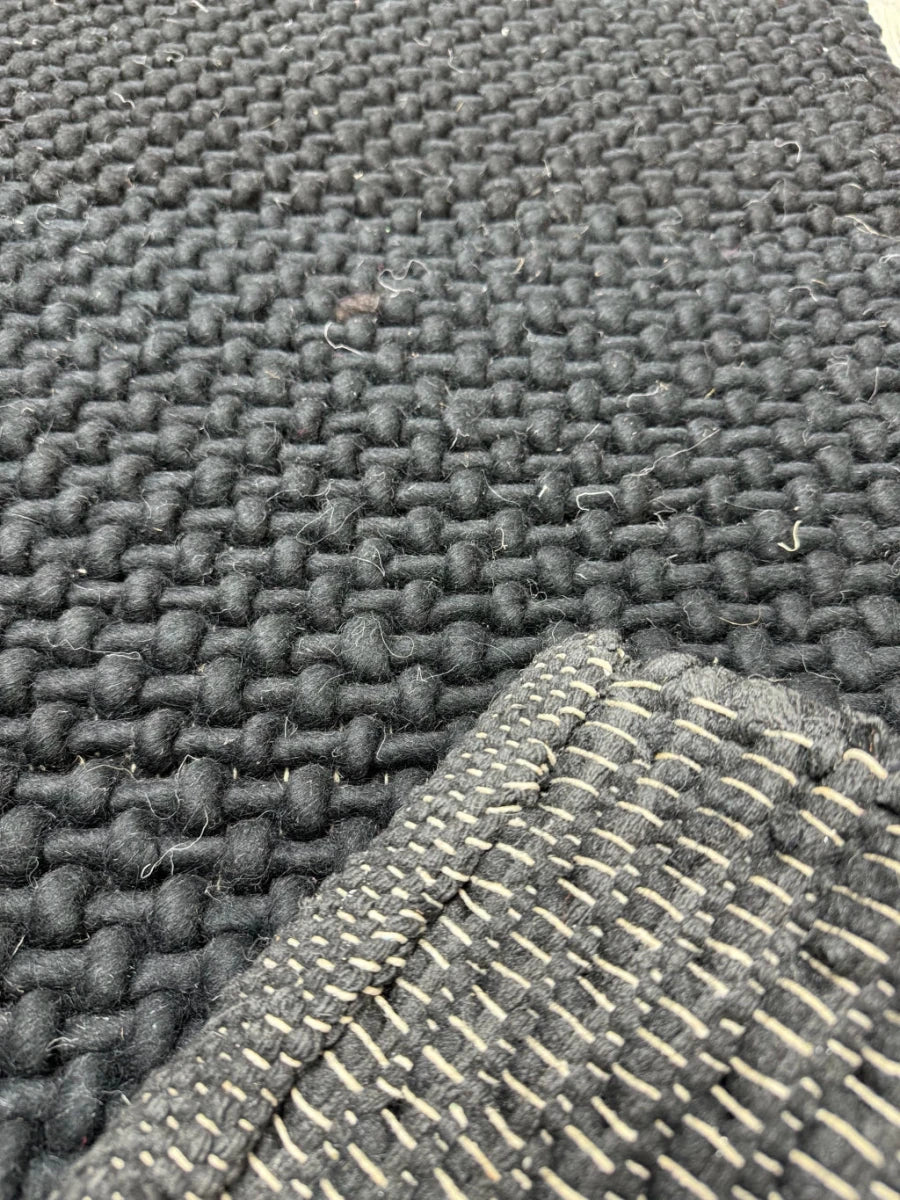 BAJADA DE CAMA LANA BLACK WOLF 0.80x1.20 - laalfombreria
