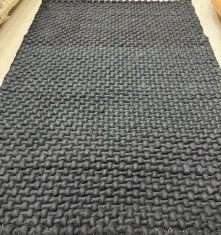 BAJADA DE CAMA LANA BLACK WOLF 0.80x1.20 - laalfombreria