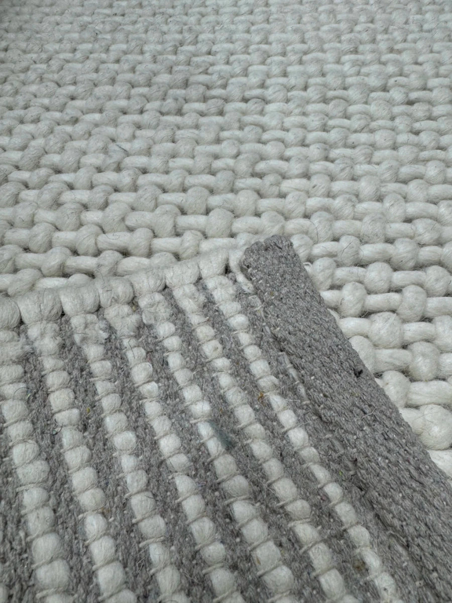 BAJADA DE CAMA LANA WHITE WOLF 0.80x120 - laalfombreria