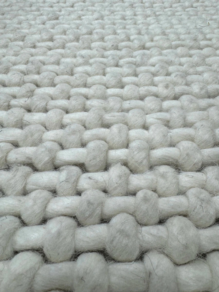 BAJADA DE CAMA LANA WHITE WOLF 0.80x120 - laalfombreria