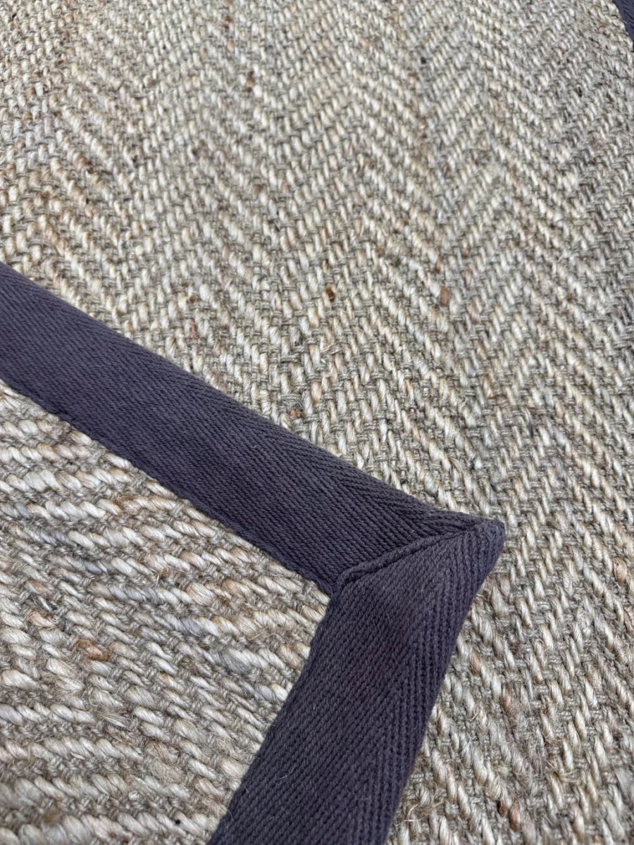 BAJADA DE CAMA YUTE BORDE CAF… 90x150 - laalfombreria