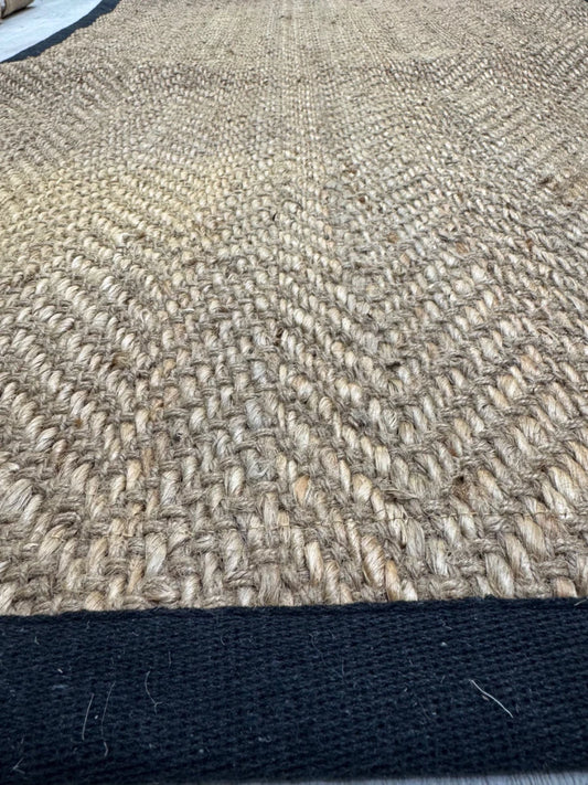 BAJADA DE CAMA YUTE BORDE NEGRO 90x150 - laalfombreria